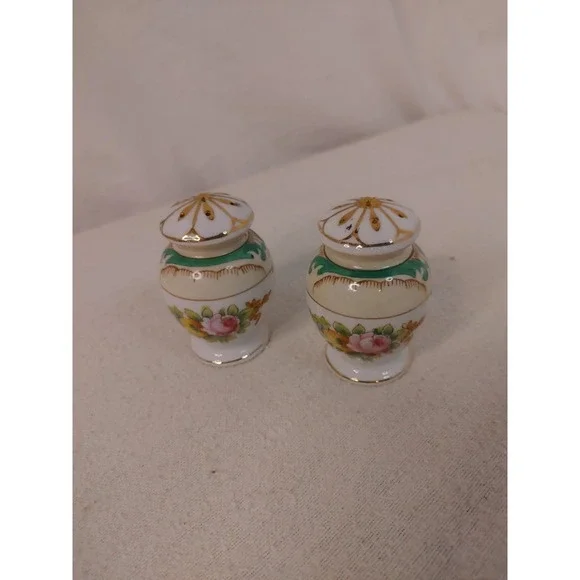 Japanese salt and pepper shakers Ceramic Green Floral design VTG Japan - Picture 4 of 7